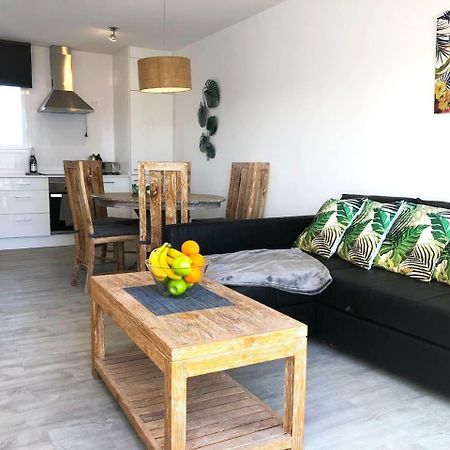Sea Breeze With Shared Pool And Near The Beach Costa Teguise Exterior foto
