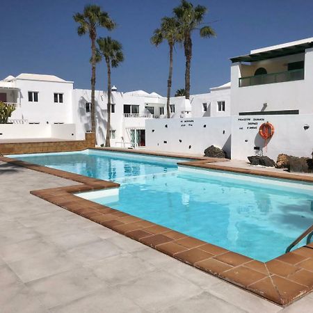 Sea Breeze With Shared Pool And Near The Beach Costa Teguise Exterior foto