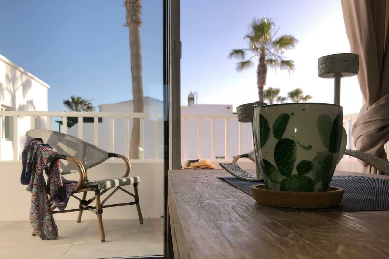Sea Breeze With Shared Pool And Near The Beach Costa Teguise Exterior foto