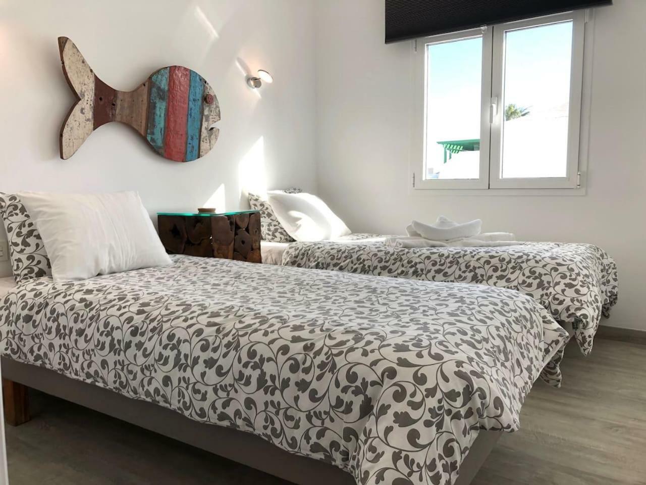 Sea Breeze With Shared Pool And Near The Beach Costa Teguise Exterior foto