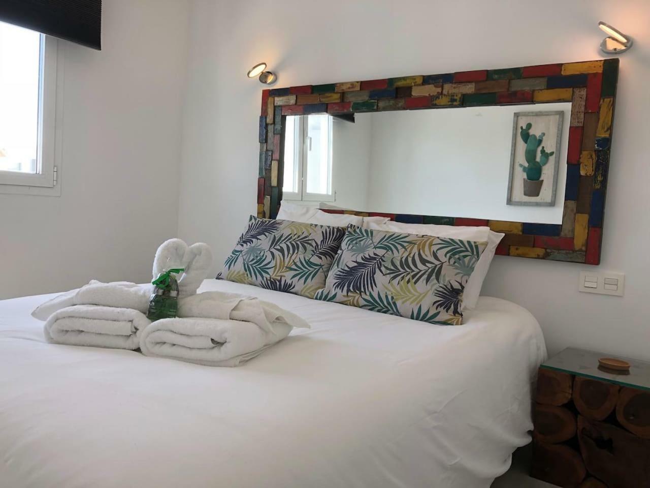 Sea Breeze With Shared Pool And Near The Beach Costa Teguise Exterior foto