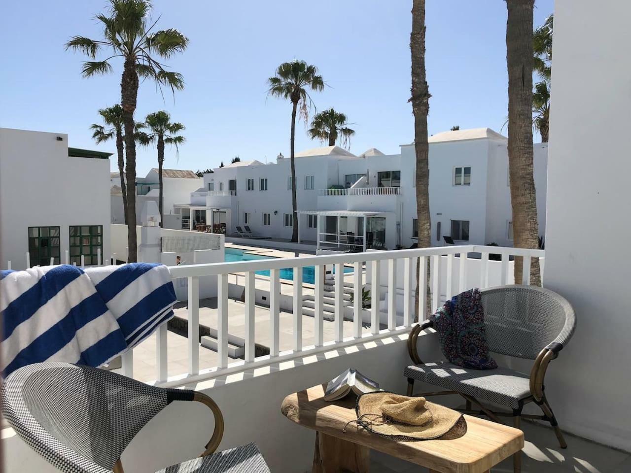 Sea Breeze With Shared Pool And Near The Beach Costa Teguise Exterior foto