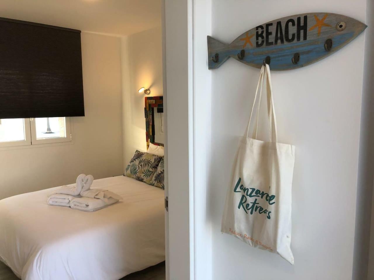 Sea Breeze With Shared Pool And Near The Beach Costa Teguise Exterior foto